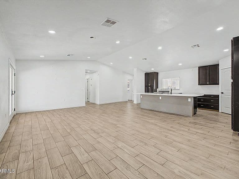 6117 W MORELAND Street photo 5