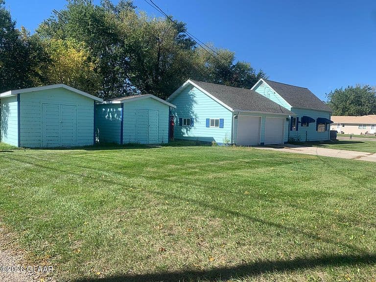 612 Delano Ave photo 4