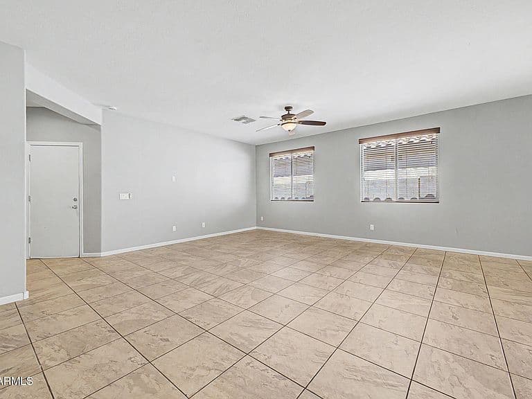 11773 W CHASE Lane photo 3