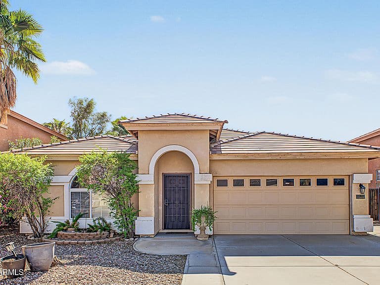 15807 W CALAVAR Road photo 1
