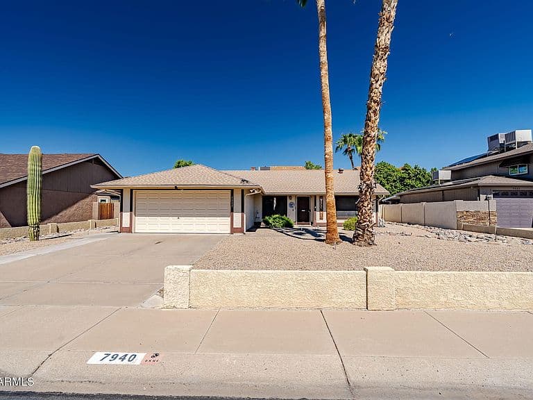 7940 W WILLOW Avenue photo 1