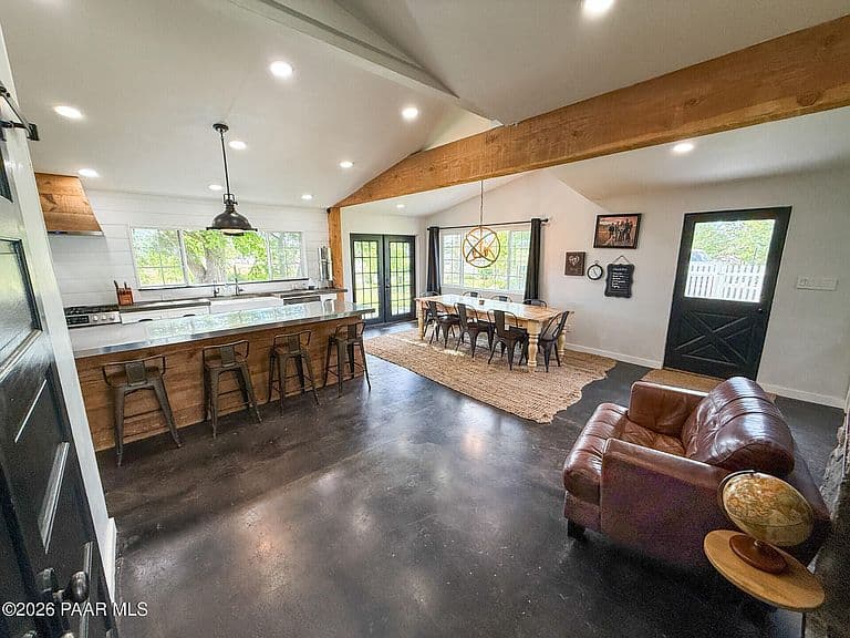 979 W Road 1 N photo 2