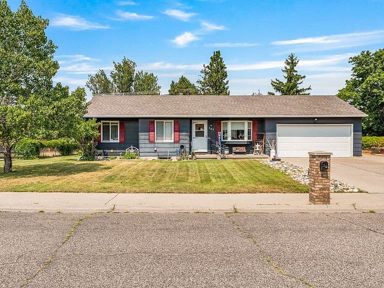 303 Nubias Pl photo 1