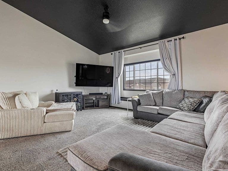 348 Edelweiss Ln photo 2