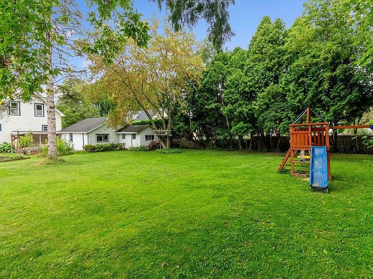 48 Pleasant Street photo 3