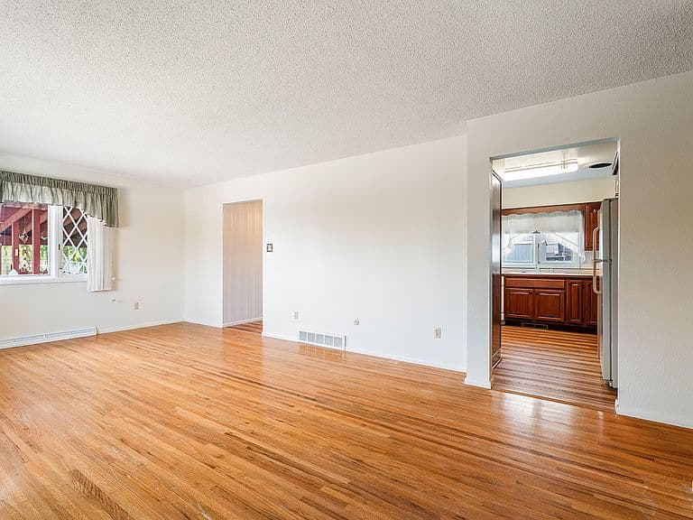 2017 Highland St photo 5
