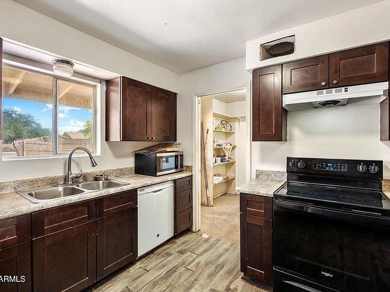 403 S CARDINAL Drive photo 4