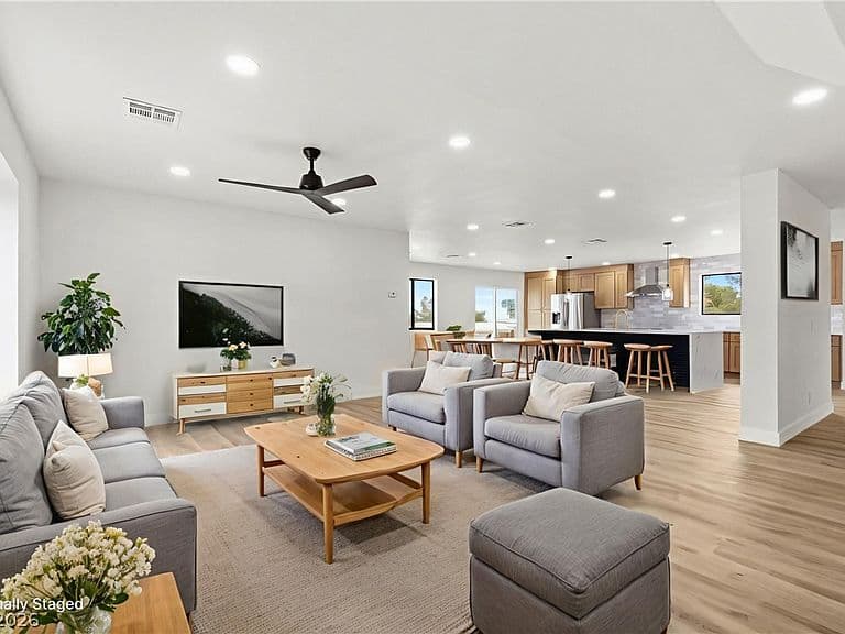 1212 Santa Ynez Ave photo 4