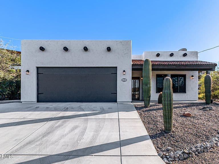 485 E QUEEN CREEK Drive photo 3