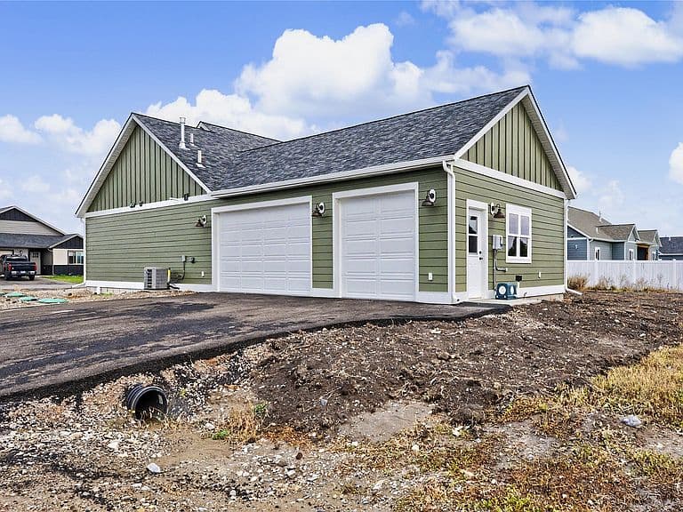 7175 Jenroe Dr photo 3