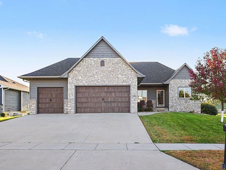 700 N Blue Bell Ln photo 1