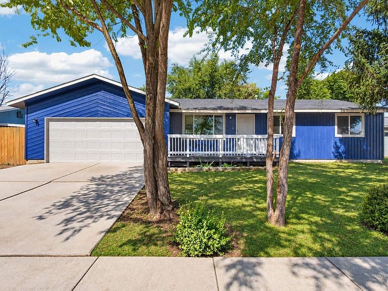 11856 W Race St photo 2