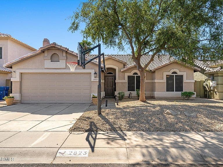 2823 E BLACKHAWK Drive photo 1