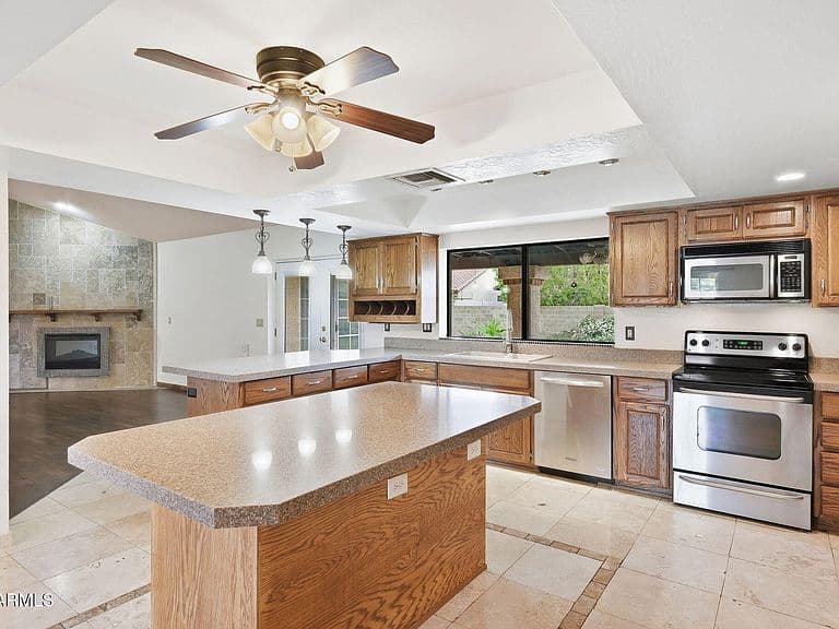 1023 E DERBY Drive photo 3