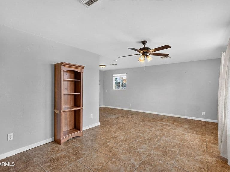 1032 N 27TH Drive photo 3
