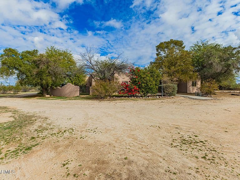 8714 N DEAD MANS GULCH Road photo 2