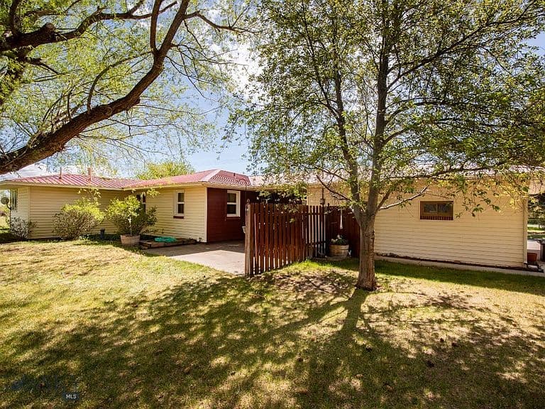 2 Shamrock Ln photo 3