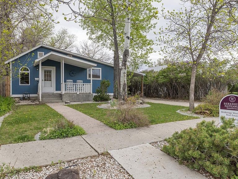 1126 Alger Ave photo 2