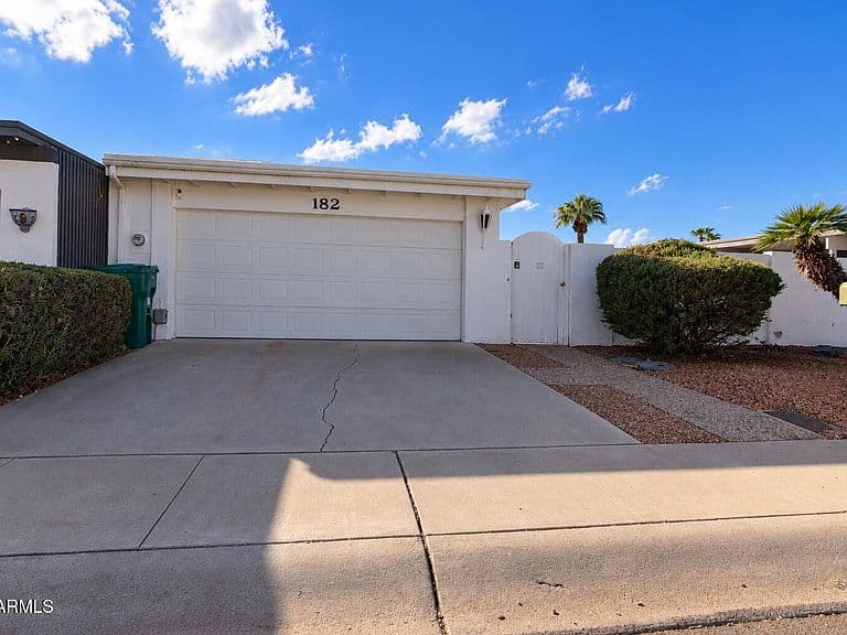 182 LAGUNA Drive E photo 2