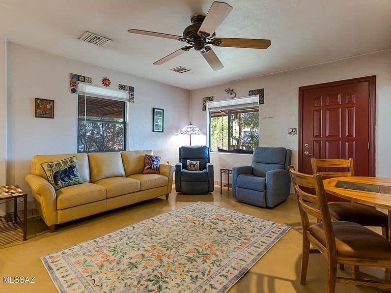 2025 E Silver St photo 3