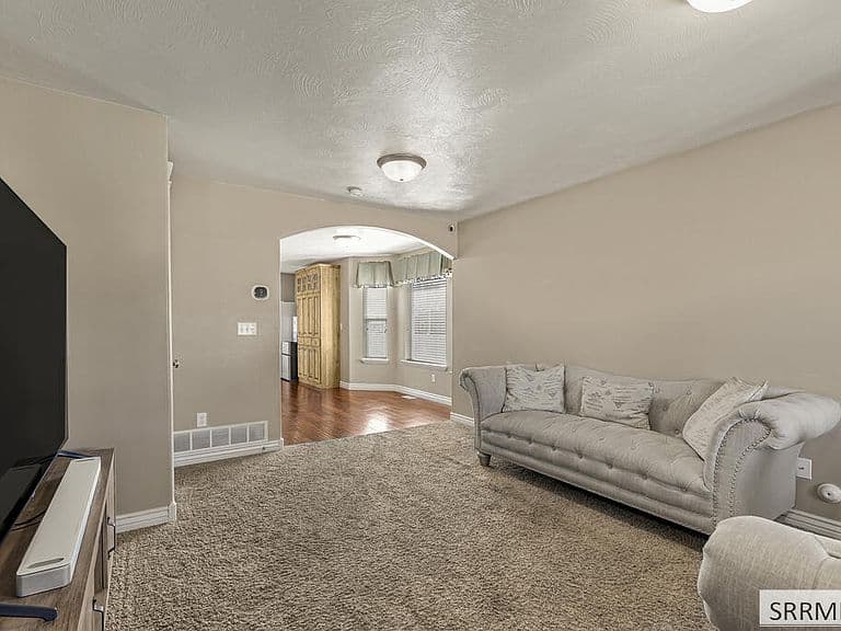 3000 Lilac Cir photo 3