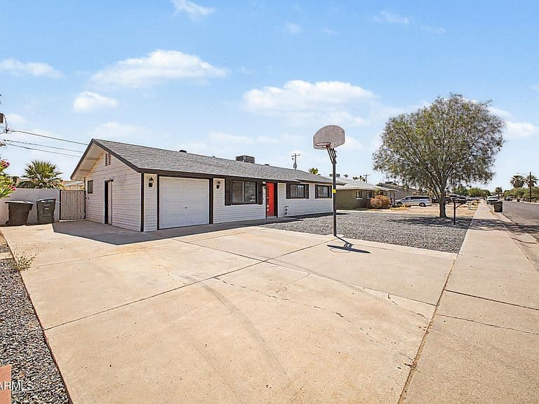 731 E MANOR Drive photo 3