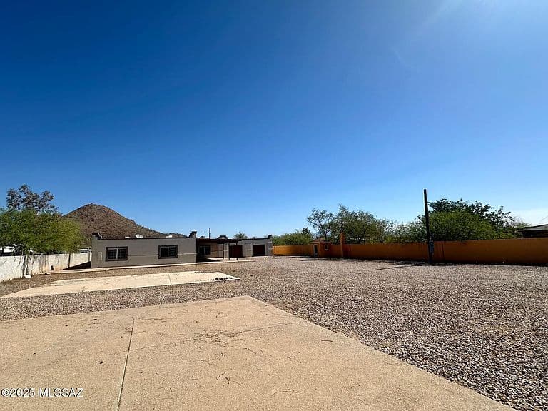 3900 W Calle Torim photo 5