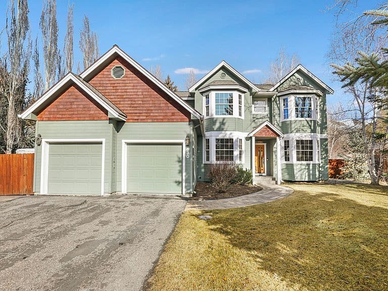 630 Deerfield Dr photo 4
