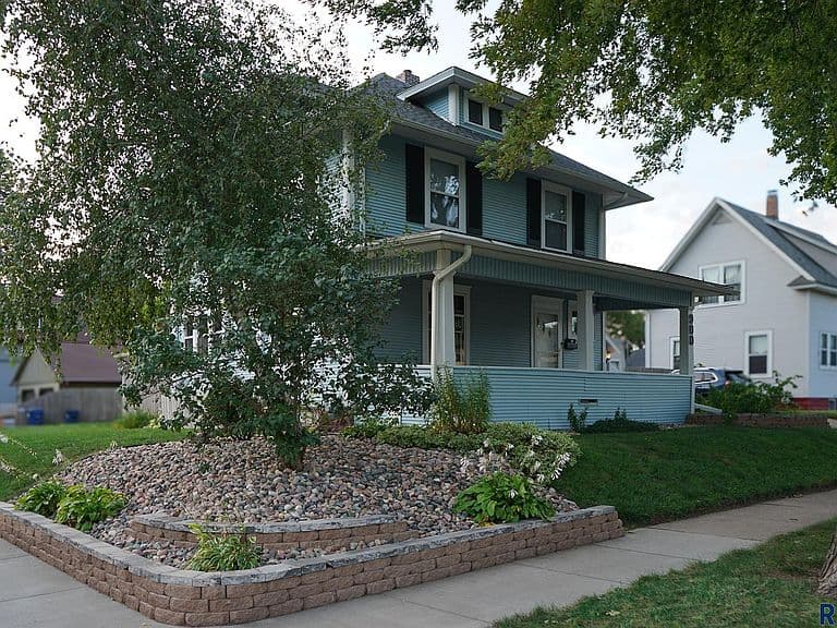 900 S Duluth Ave photo 3