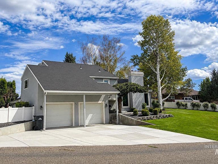 551 Terrace Dr photo 3