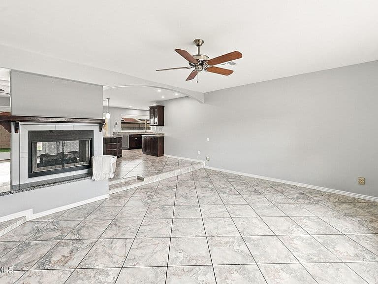 802 W CARIBBEAN Lane photo 4