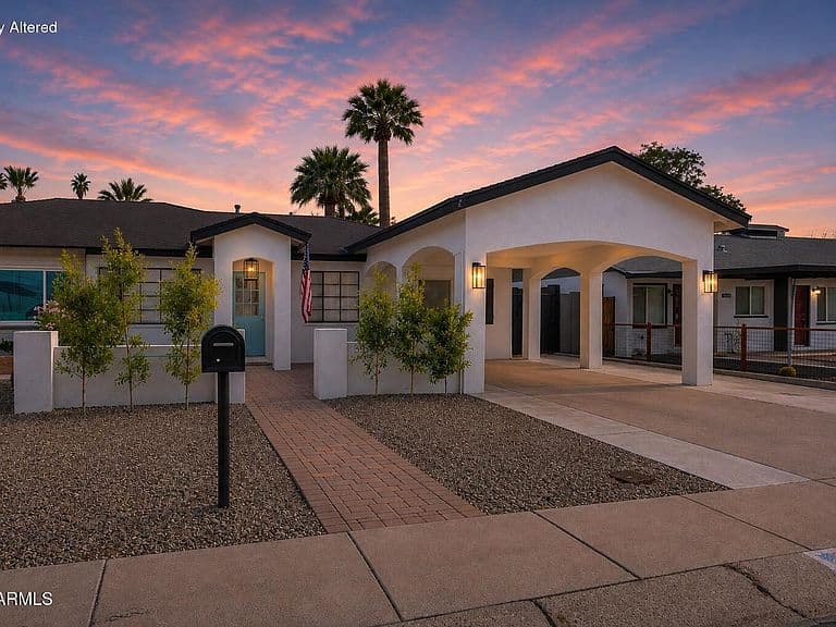 5513 E EARLL Drive photo 1