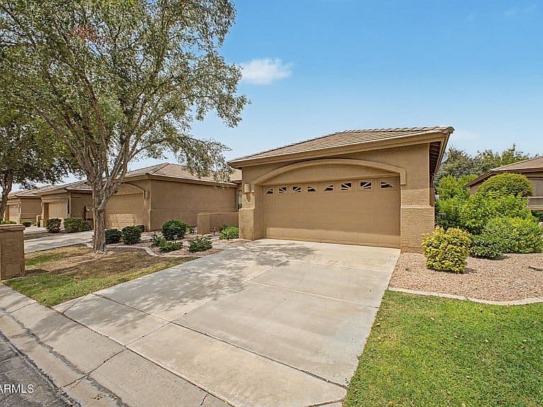 9614 E NACOMA Drive photo 2