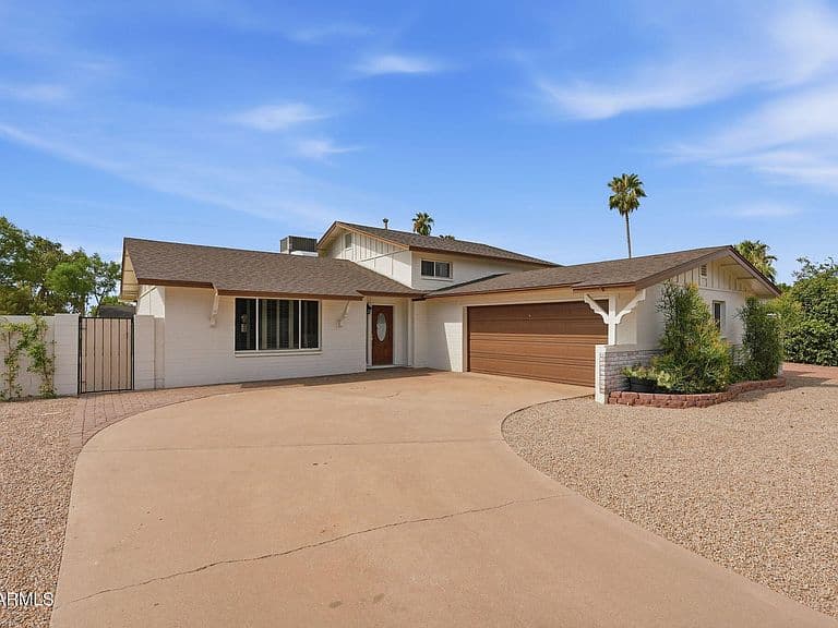 8355 E STELLA Lane photo 1