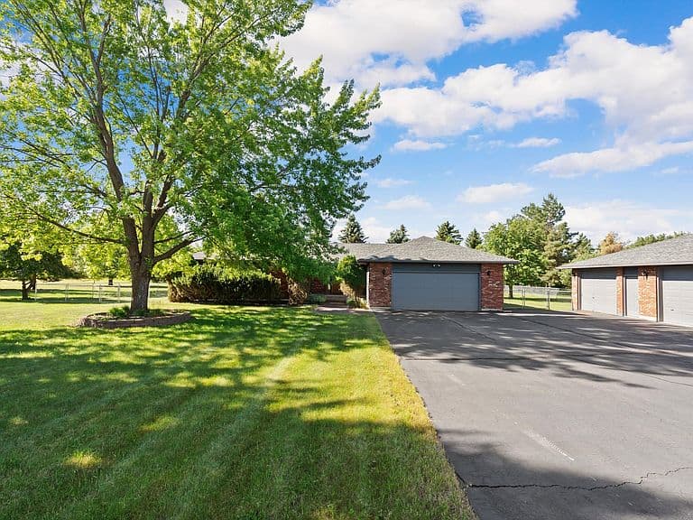 636 Country Way N photo 1