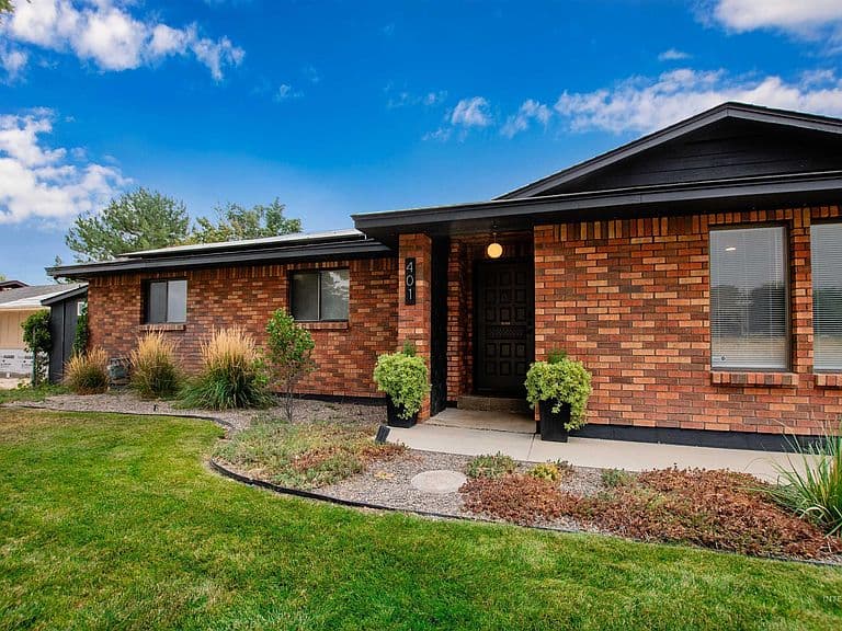 401 Fletcher Dr photo 3