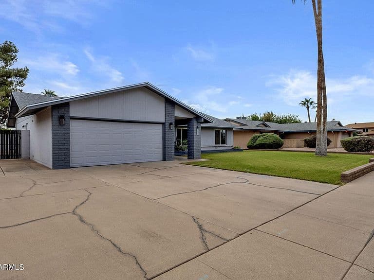 1611 E LA JOLLA Drive photo 3