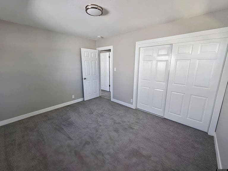 2129 S Richard St photo 5