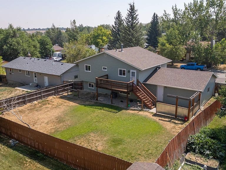 2332 Breck Ave photo 2