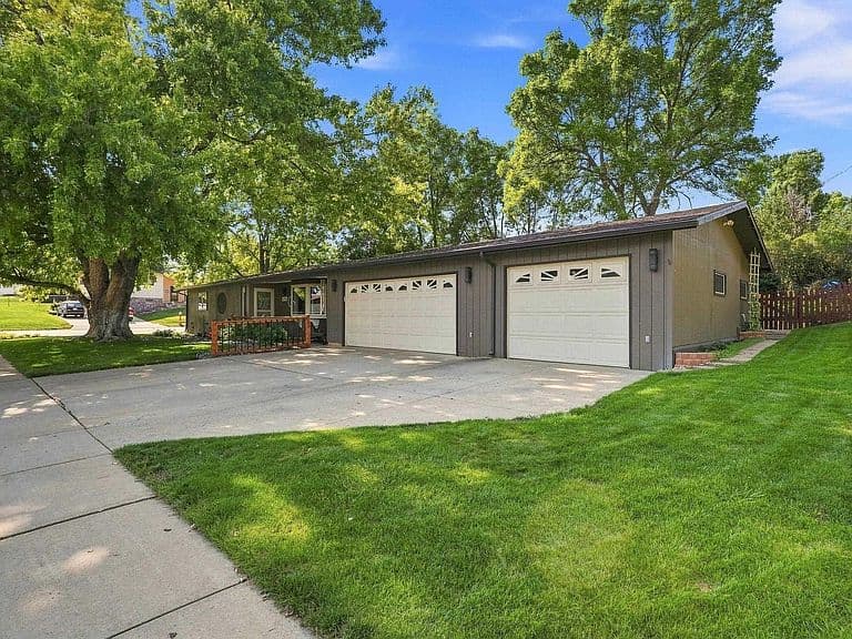 1513 Minuteman Dr photo 1