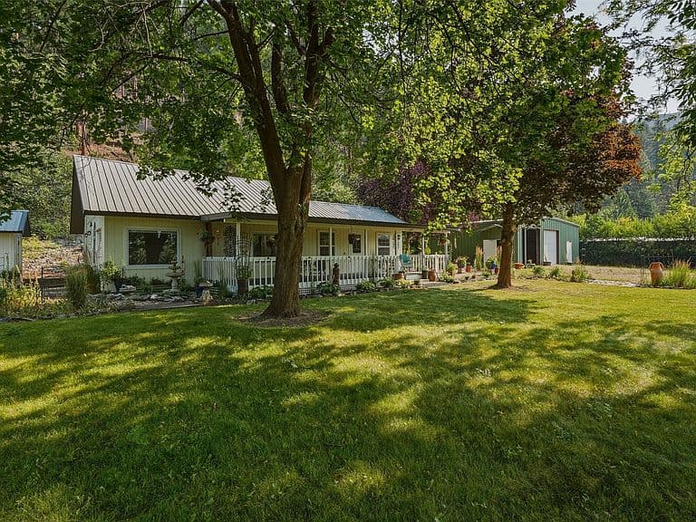 1550 Tremper Dr photo 1