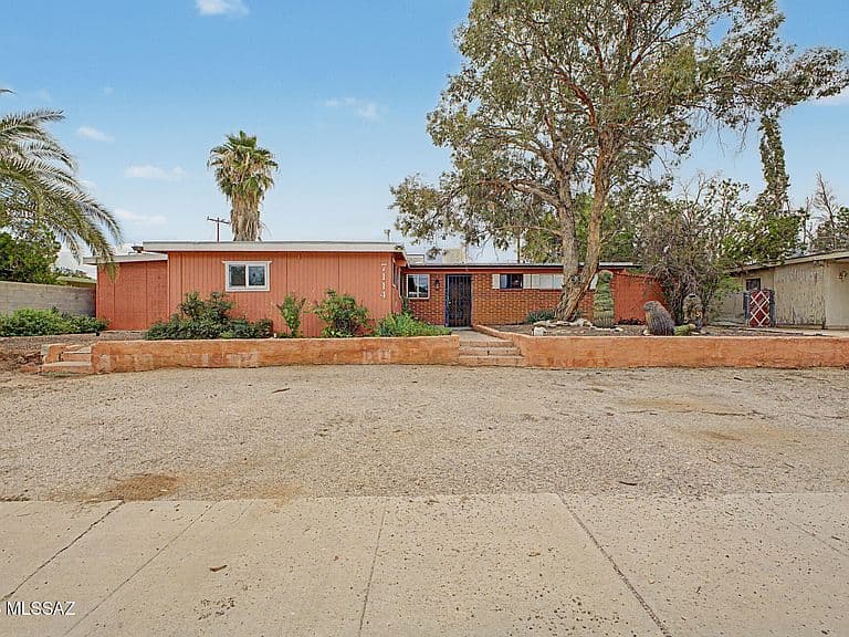 7114 E Sylvane Dr photo 1