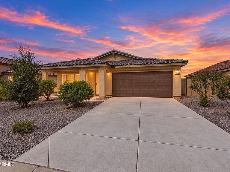 2024 E Velvet Place photo 2