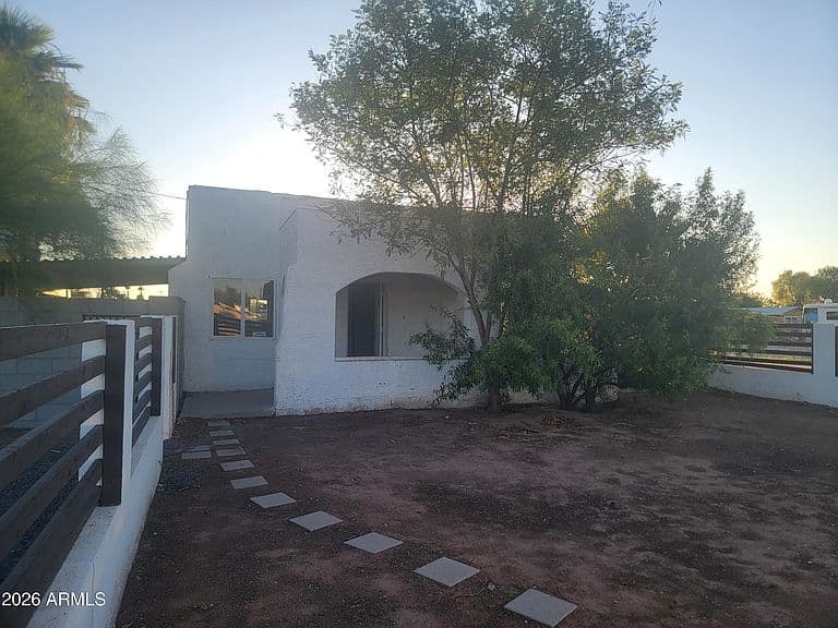 2102 N 26TH Place photo 1