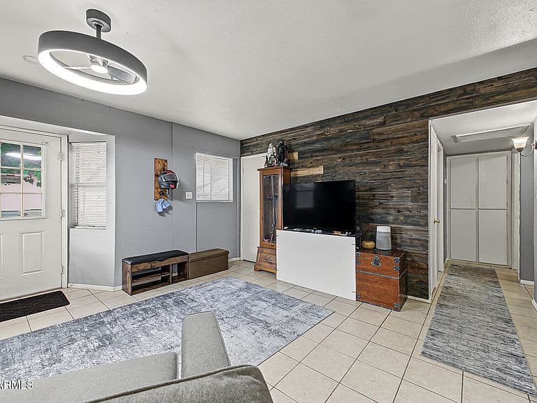 5345 W COUNTRY GABLES Drive photo 5