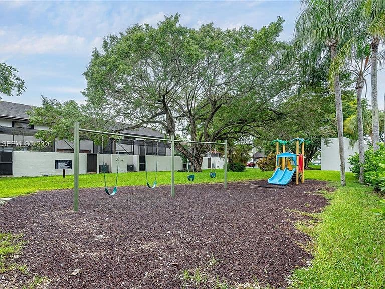 8999 SW 133rd Ct APT B photo 4