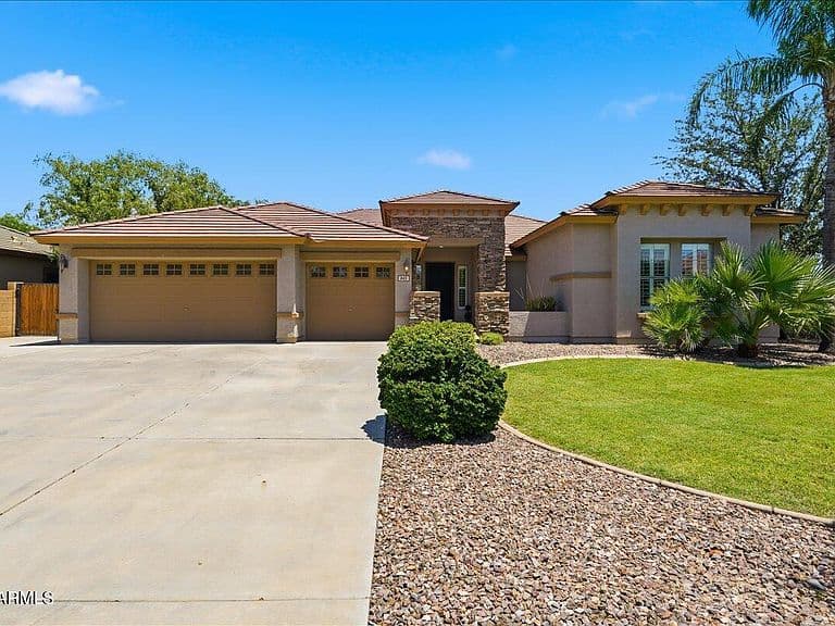 845 N THUNDERBIRD Avenue photo 1