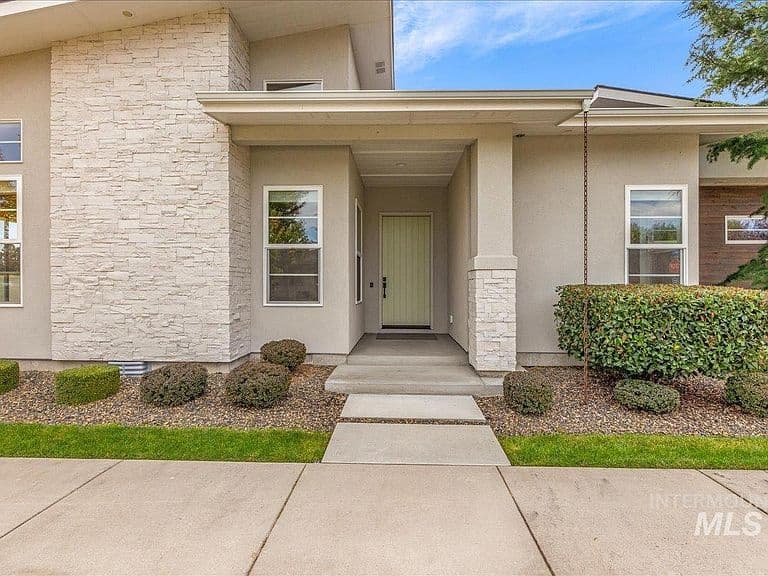 372 N Taylor photo 4