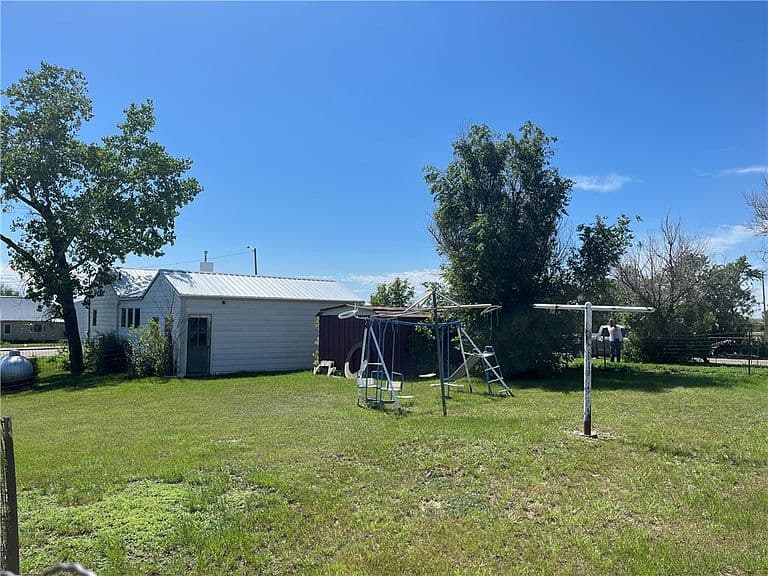 1306 B Ave photo 4