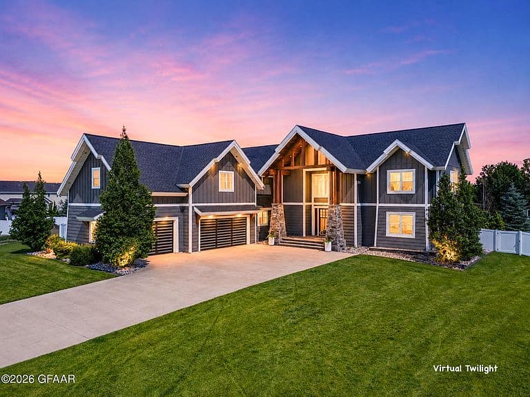 580 Beacon Cir photo 1